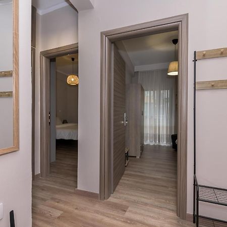 Deluxe Central 2 Bdr Apartment อเล็กซานโดรโพลิส ภายนอก รูปภาพ