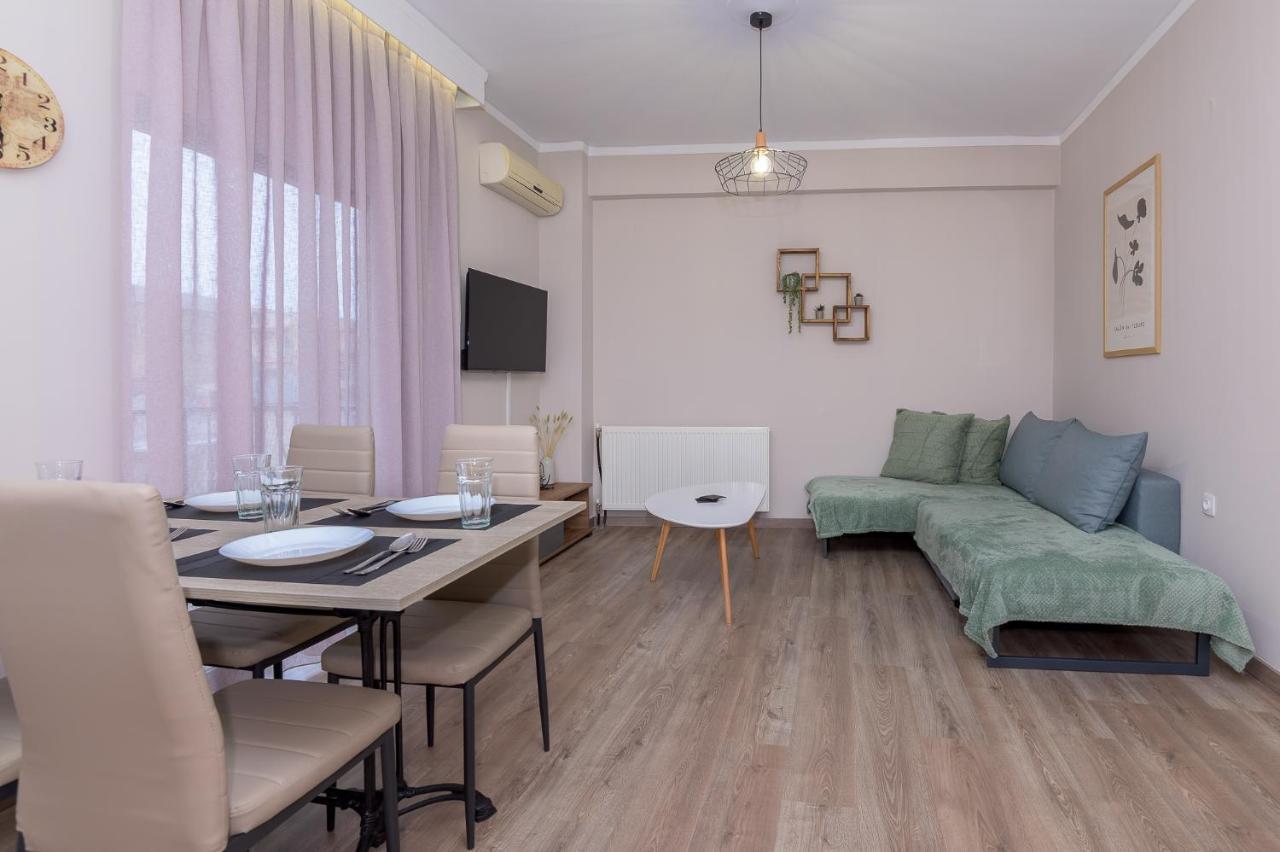 Deluxe Central 2 Bdr Apartment อเล็กซานโดรโพลิส ภายนอก รูปภาพ