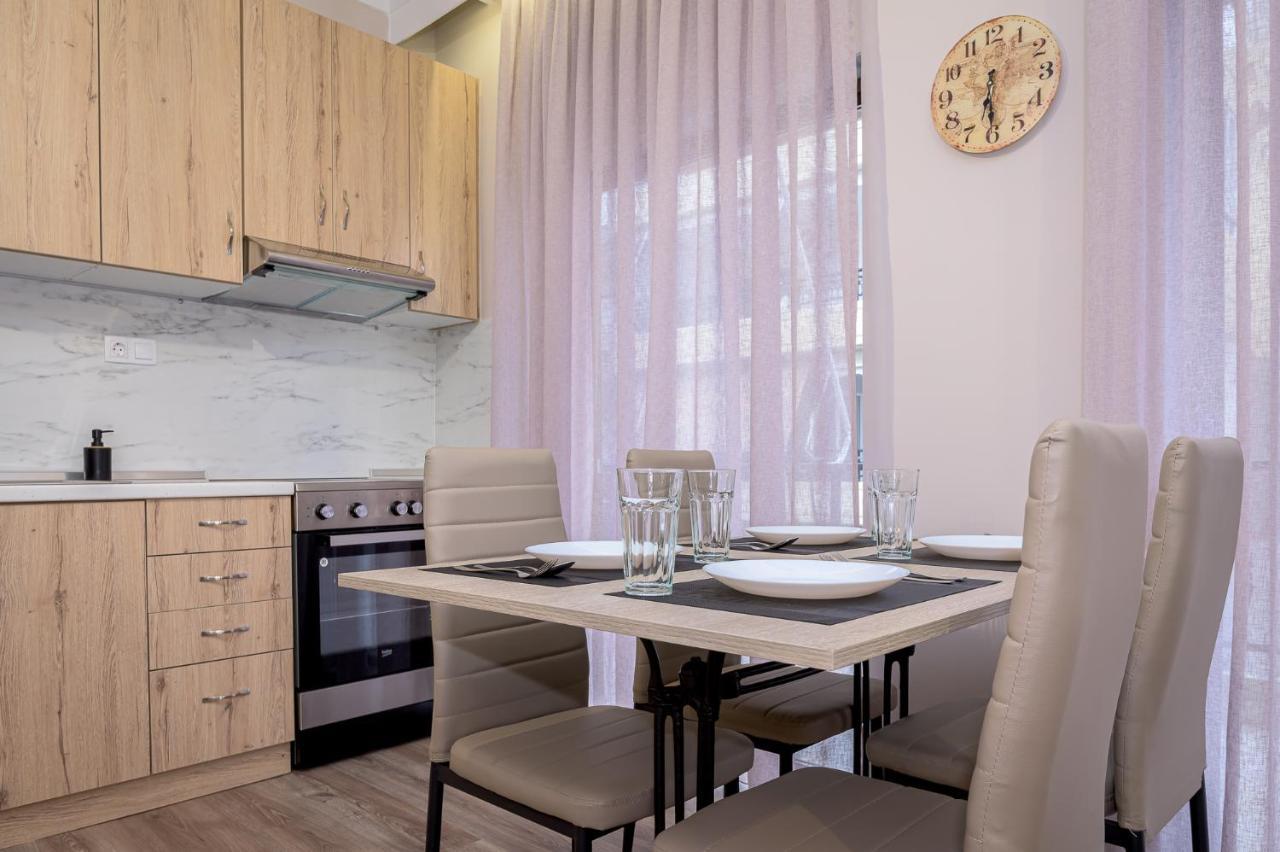 Deluxe Central 2 Bdr Apartment อเล็กซานโดรโพลิส ภายนอก รูปภาพ